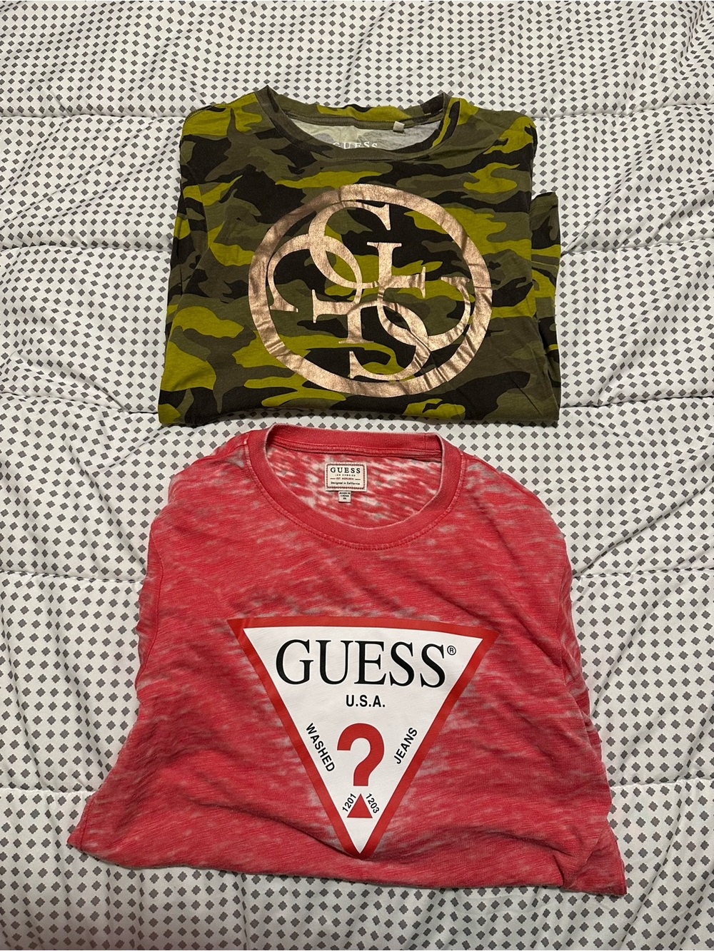 Two Guess Short Sleeve T-Shirts Classic Triangle Logo and Four G Logo
